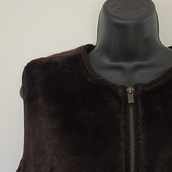 Banana Republic Faux Fur Vest Minimalist Neutral Quiet Luxury Medium Dark Brown - Picture 2 of 7